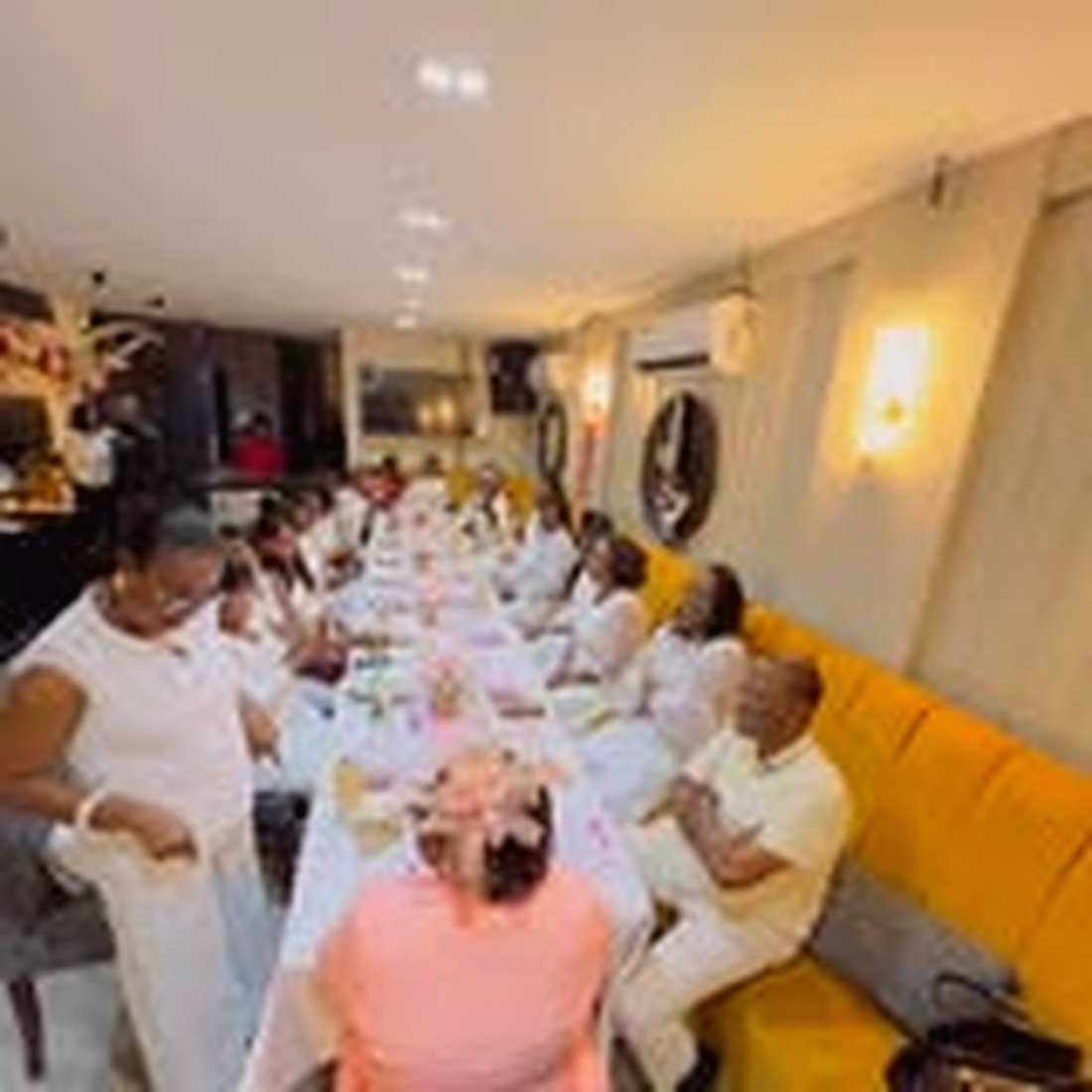 Salle du restaurant Poulet & Co